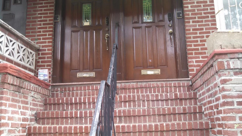 dov_mail_46th_St_doors