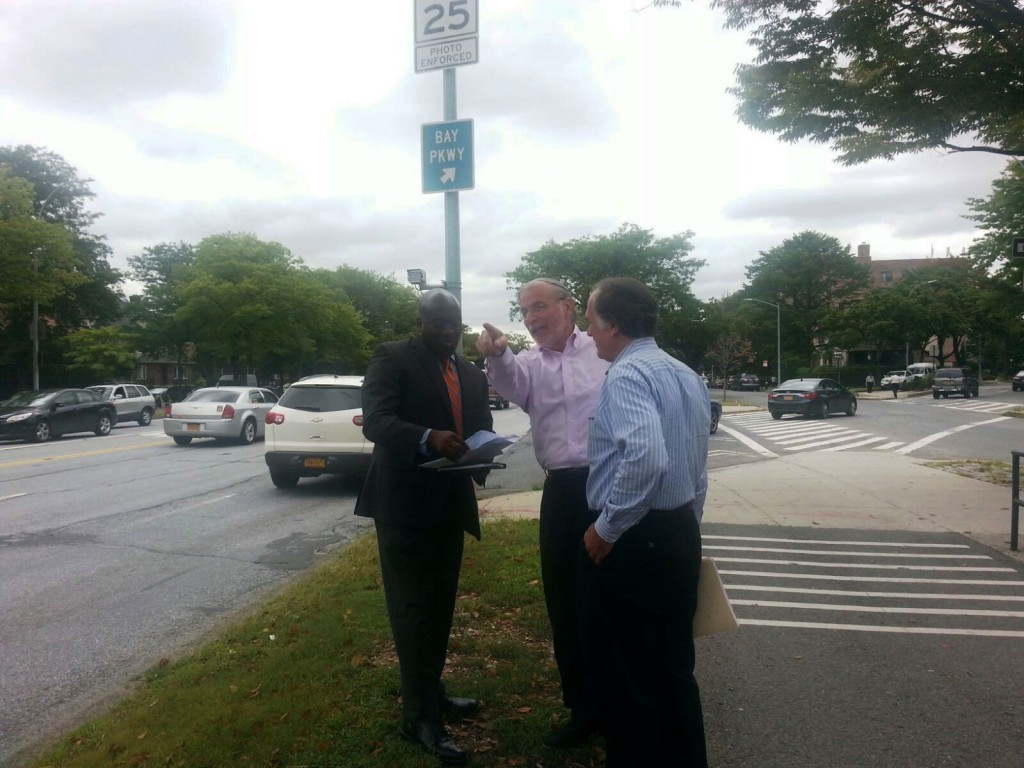 Assemblyman Dov Hikind points out to DOT Brooklyn Borough Commissioner Keith Bray how easy it is for drivers on Ocean Parkway to miss the Bay Parkway exit.